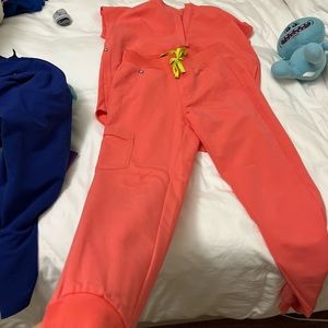 FIGS Scrubs Set